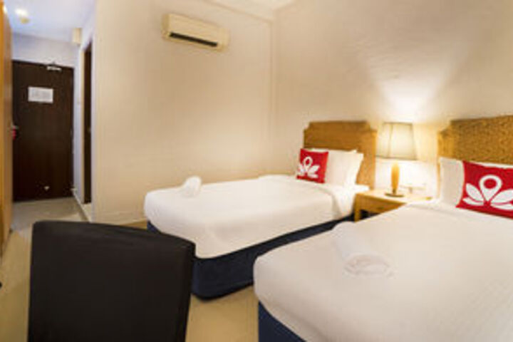Room 10 of 18