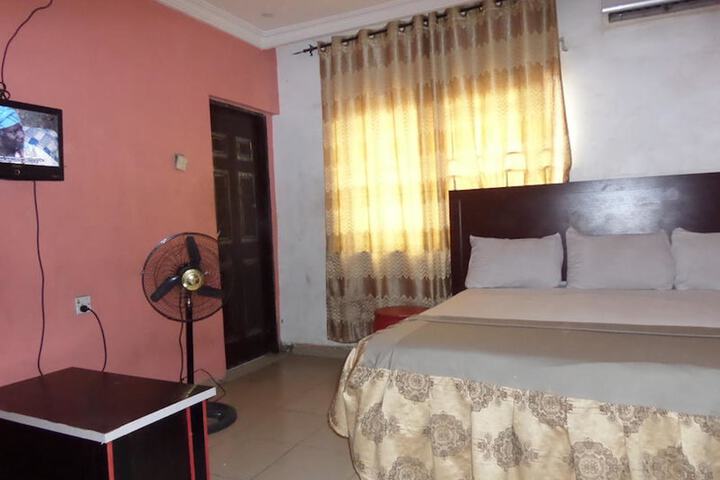 Room 6 of 19