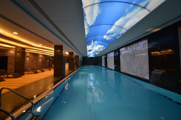 Hotel Pool