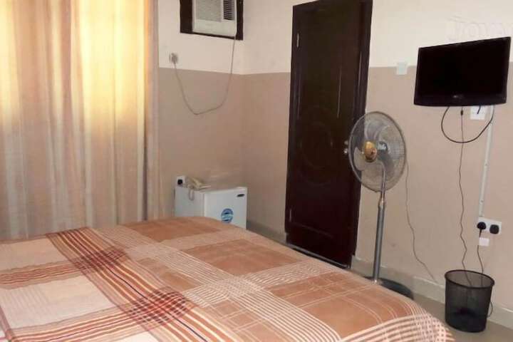 Room 4 of 7
