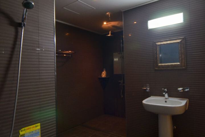 Room 53 of 54