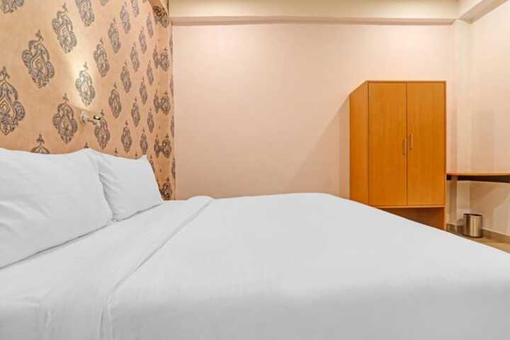 Room 5 of 14