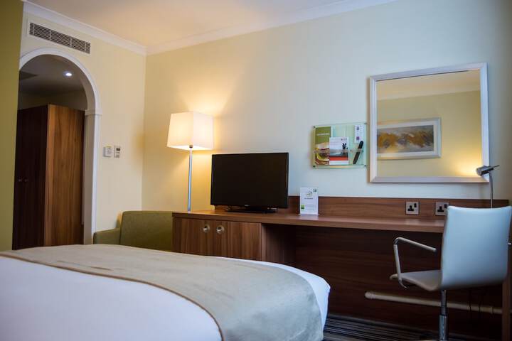 Room 12 of 98