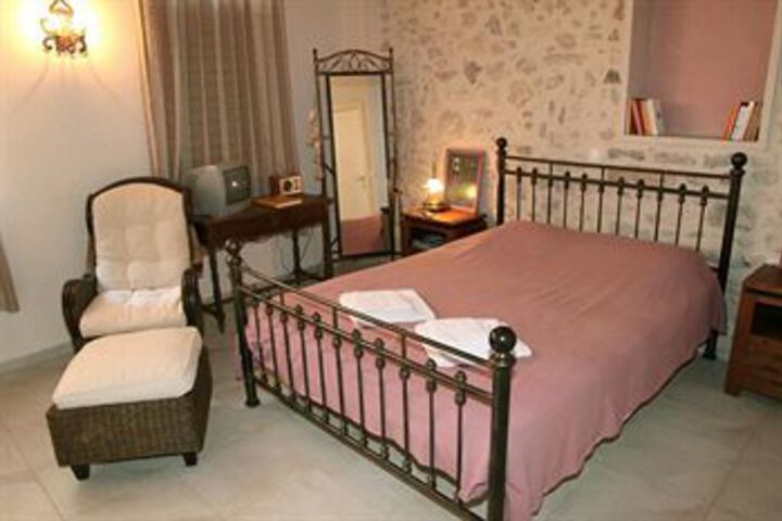 Room 10 of 33