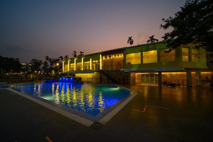 Pools & Facilities