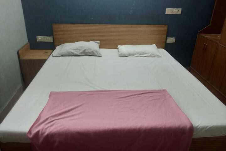 Room 10 of 19