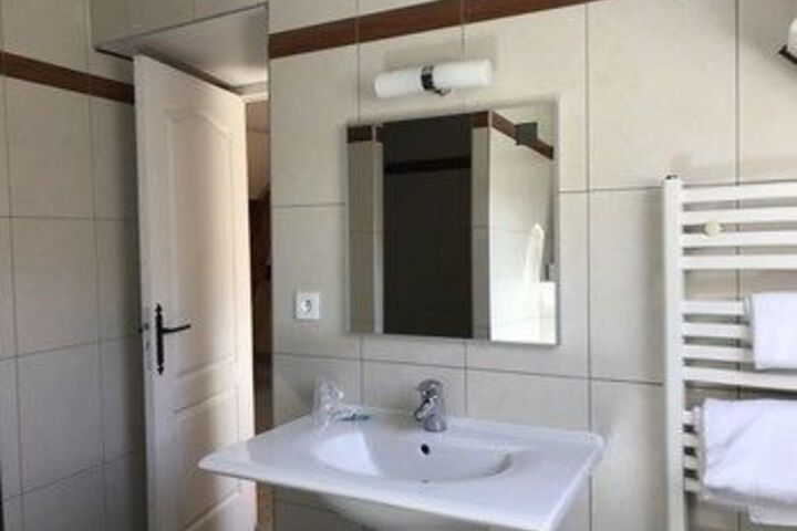 Room 3 of 33