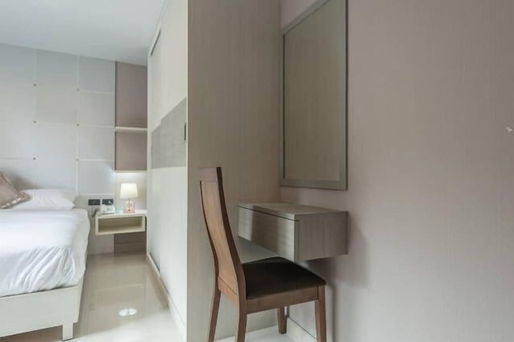 Room 6 of 53