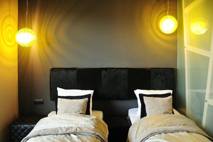 Room 4 of 27
