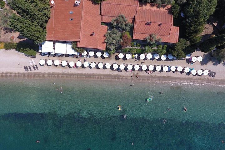 Six Keys Seaside Lodge in South Pelion
