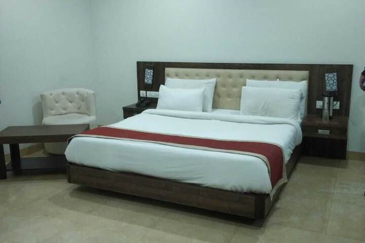 Room 12 of 28