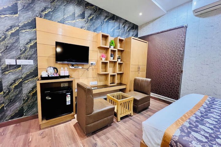 Room 16 of 35
