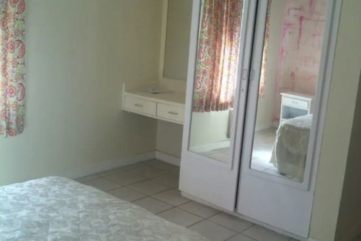 Room 6 of 18