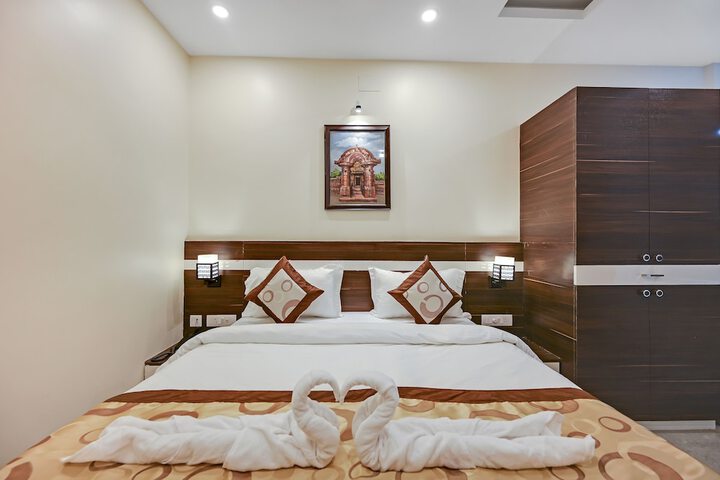 Room 12 of 28