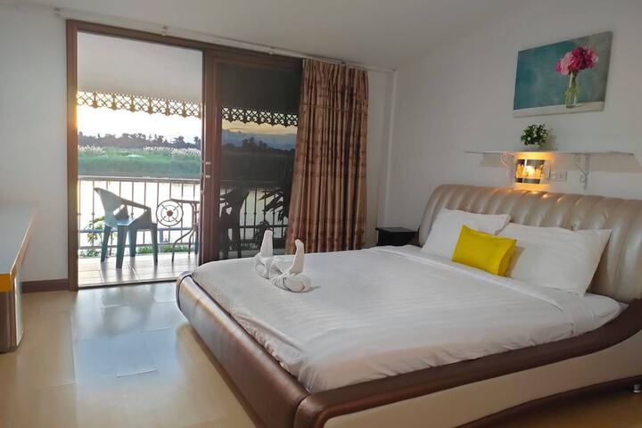 Room 4 of 97