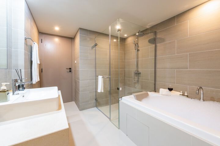 Room 21 of 33