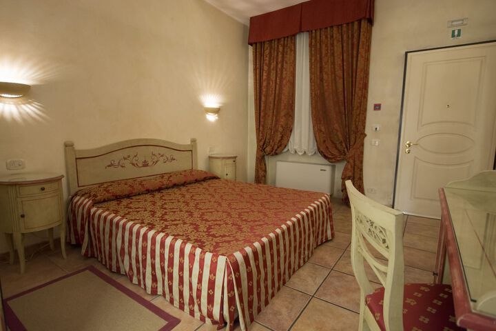 Room 14 of 33