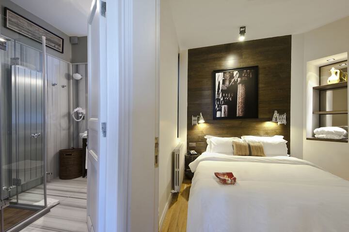 Room 9 of 54