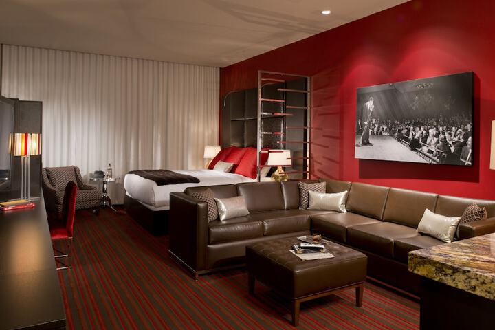 Room 6 of 27