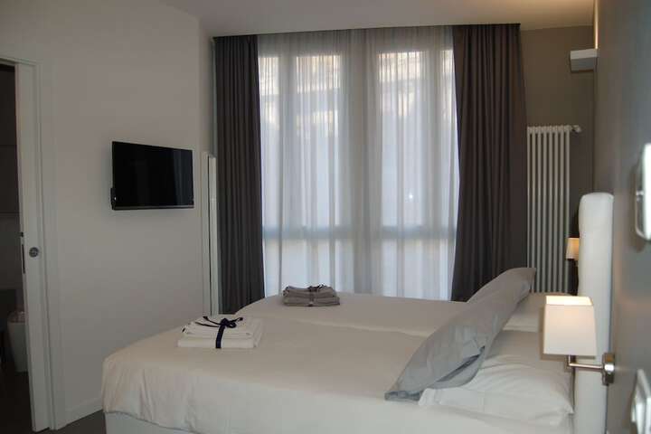 Room 9 of 30