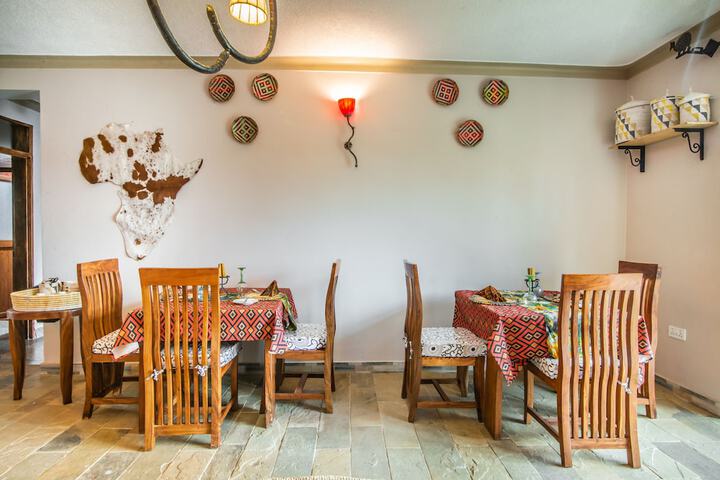 Dining 46 of 55