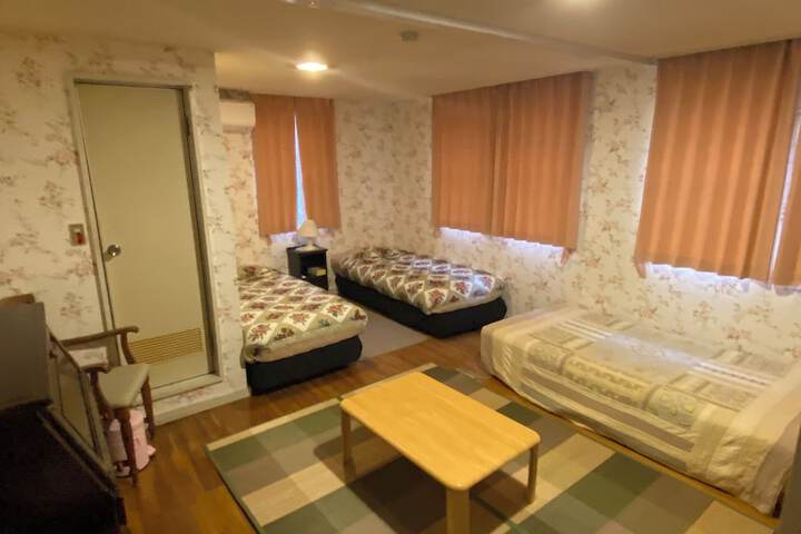 Room 4 of 22