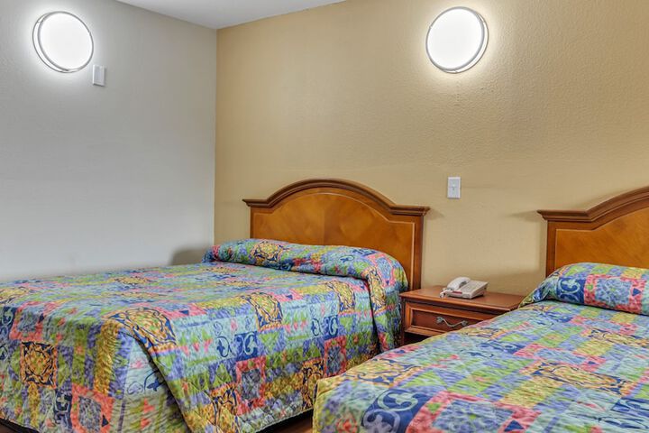 Room 10 of 34