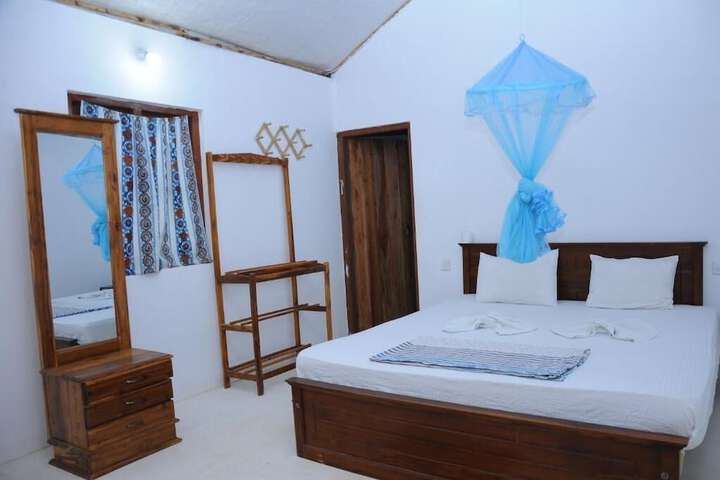 Room 8 of 43