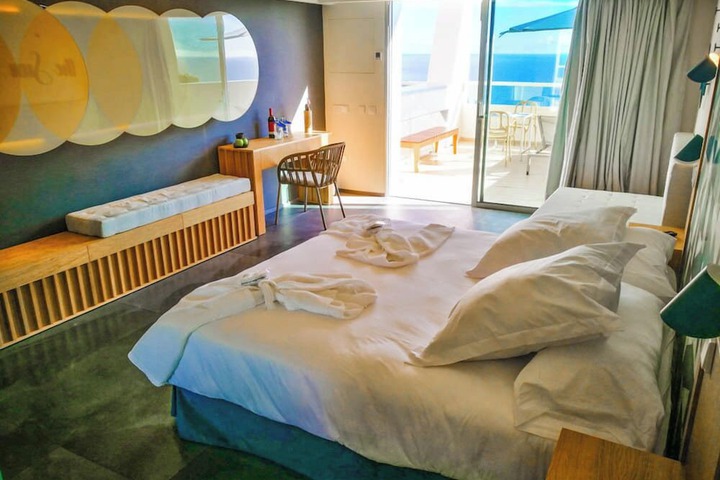 Room 42 of 179