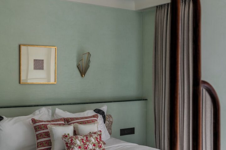 Room 28 of 64