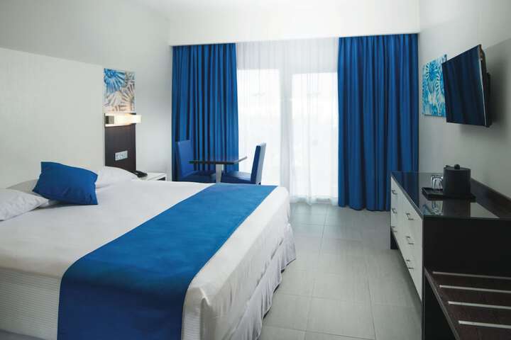 Room 8 of 66
