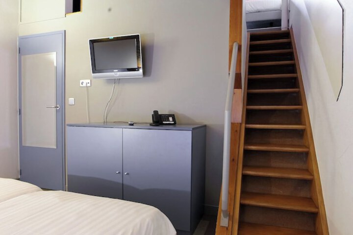 Room 8 of 55