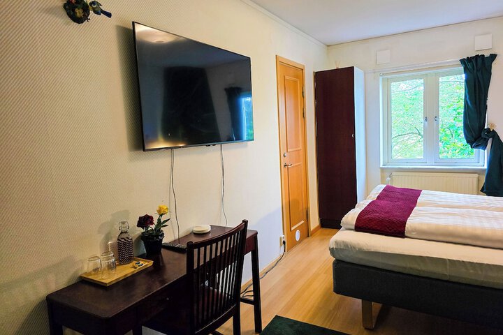 Room 12 of 77