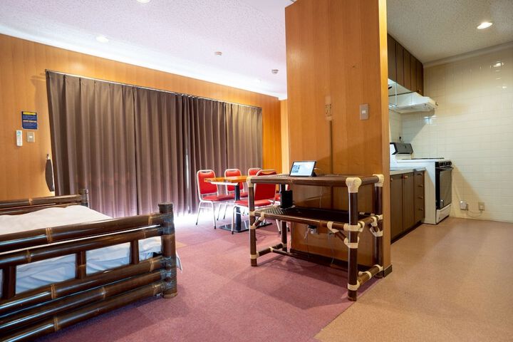 Room 35 of 127