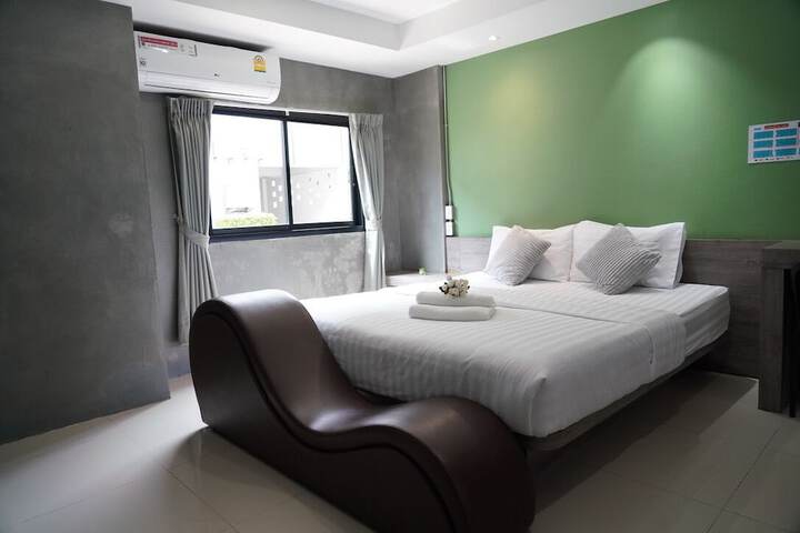 Room 12 of 62