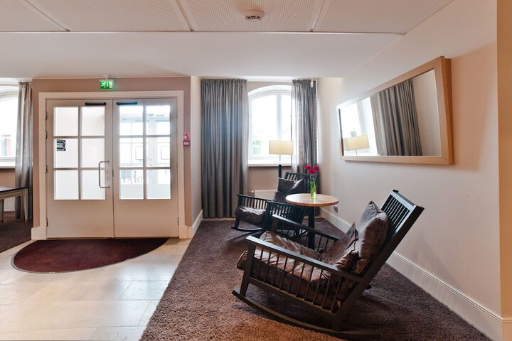 Entrance & Lobby