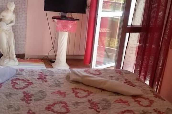 Room 9 of 14