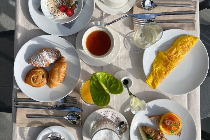 Breakfast/Coffee Service 53 of 67