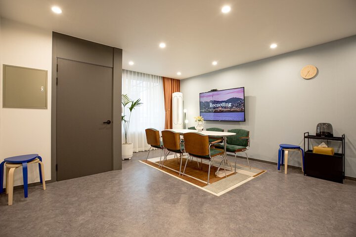 Room 21 of 40