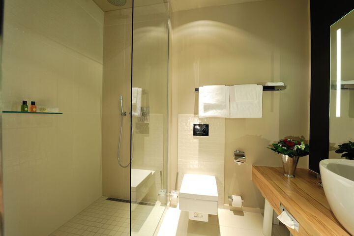 Room 45 of 80