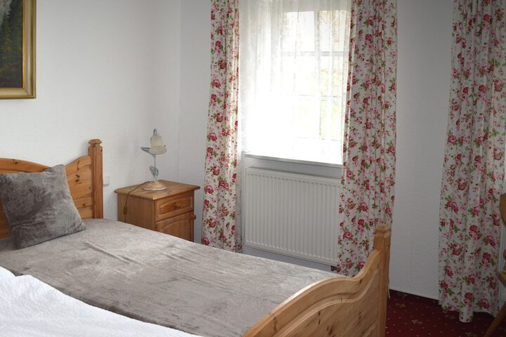 Room 6 of 101