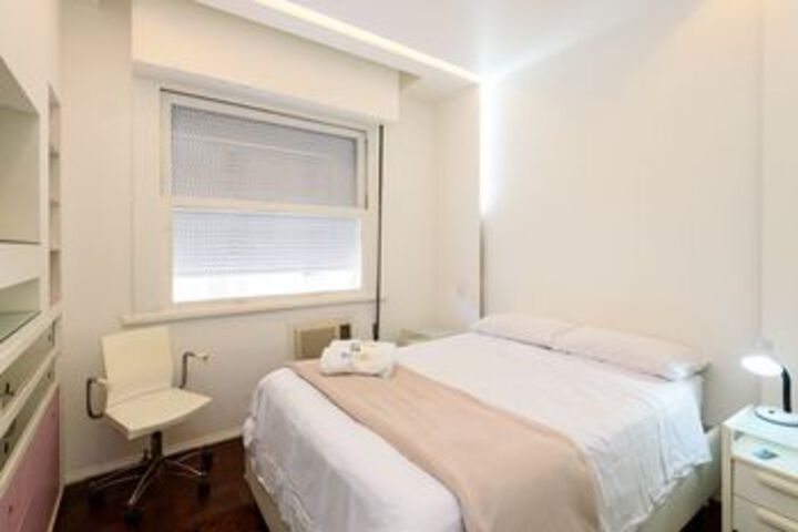 Room 9 of 32