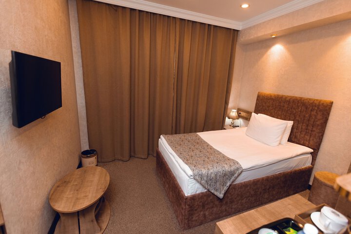 Room 7 of 30
