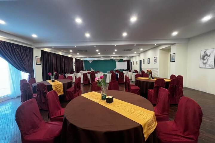 Ballroom/Hall 9 of 13