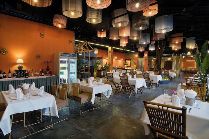 Dining 82 of 109