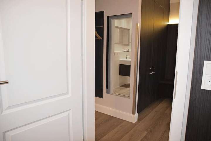Room 12 of 32