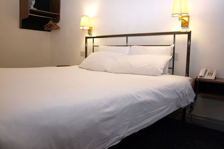 Room 34 of 236