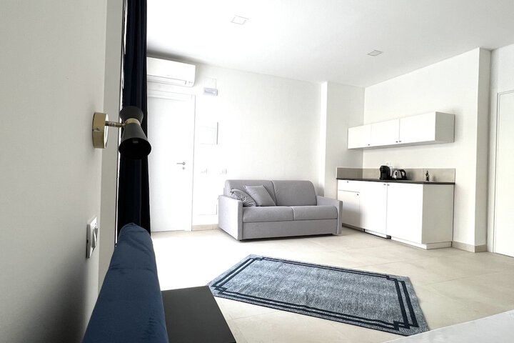 Room 7 of 74