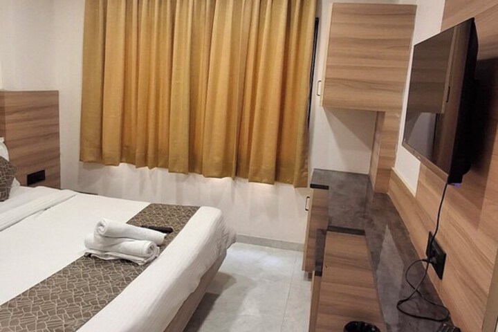 Room 15 of 33