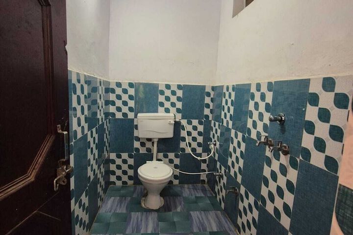 Room 8 of 13